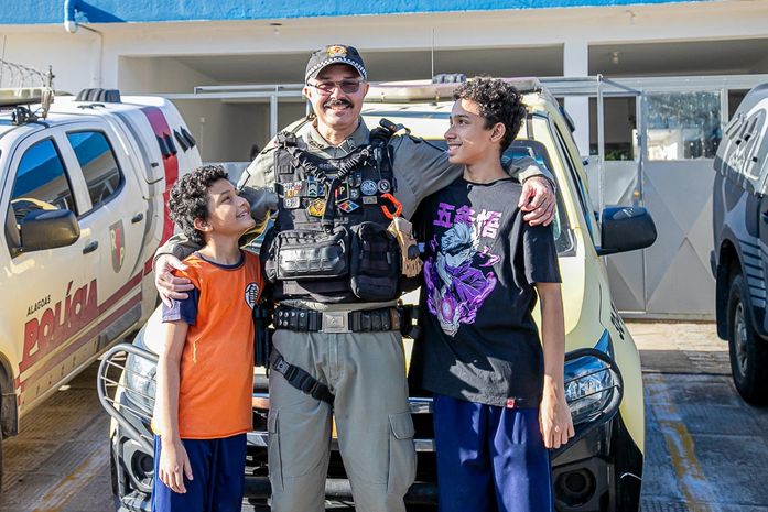 Os desafios da farda e da paternidade de um policial militar após a perda da esposa