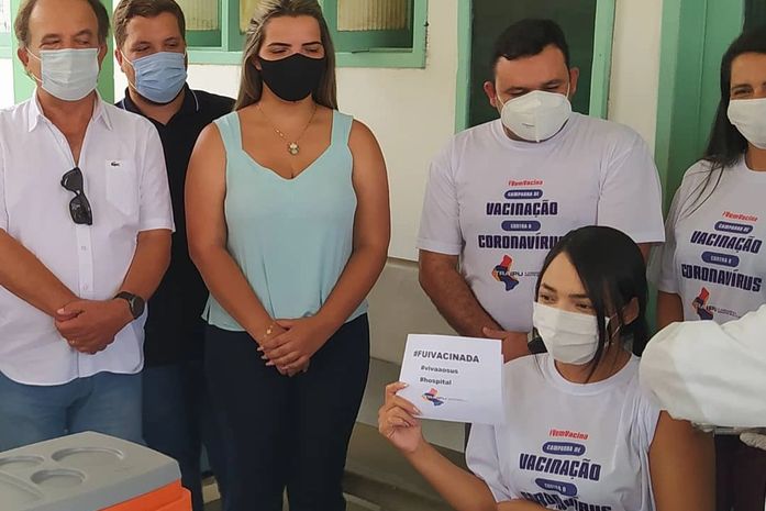 Vice-prefeita de Traipu participa de solenidade de início da campanha de vacinação contra a Covid-19