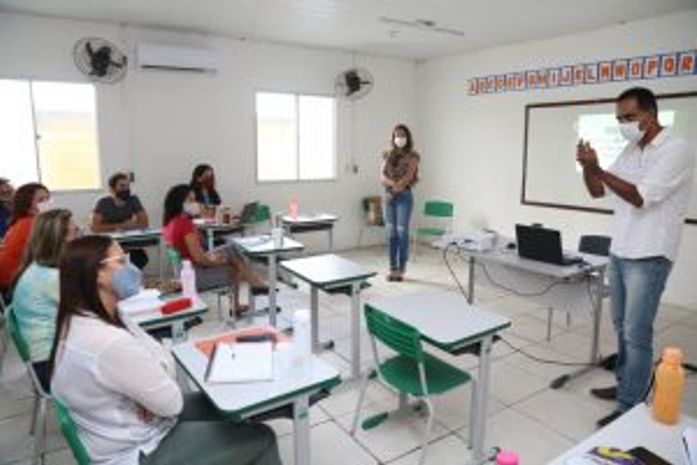 Secretaria de Educação planeja estratégias para retorno às aulas presenciais