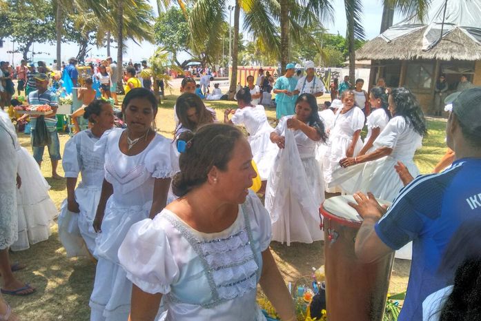 Grupos de matrizes africanas promovem festa das águas em Maceió