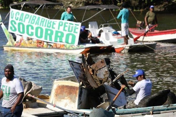 Barqueata vai retirar lixo do Capibaribe para alertar sobre poluição do rio