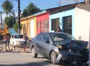 Dupla rouba carro e provoca acidente envolvendo outros dois veículos em Rio Largo; suspeitos foram presos