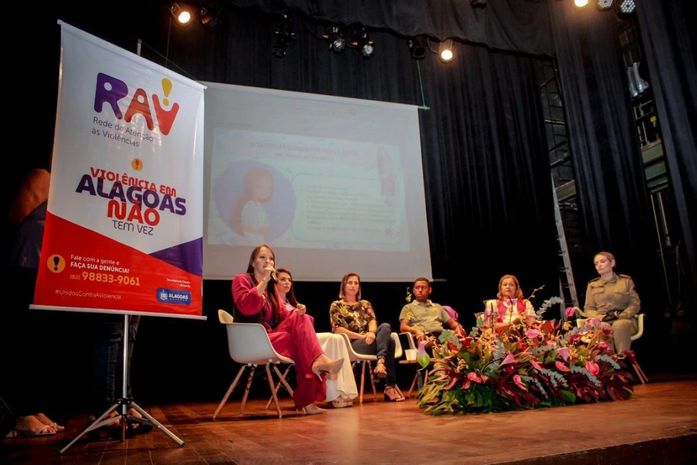 Penedo realiza capacitação para aumentar rede de apoio às mulheres vítimas de violência