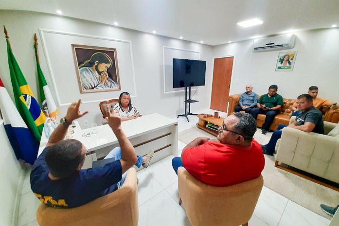 Prefeita Tia Júlia reúne forças de segurança e define estratégias para reforçar proteção em Palmeira dos Índios