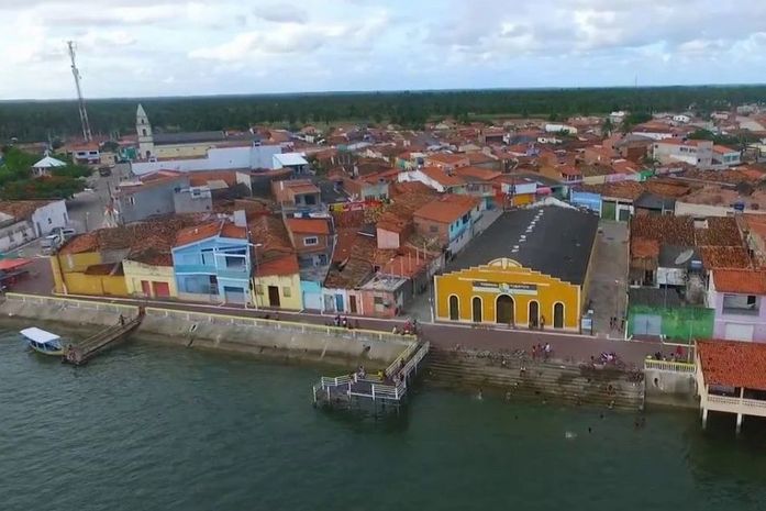 Bando criminoso ateia fogo na agência do BB de Piaçabuçu