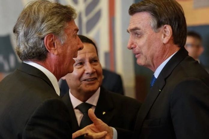 Fernando Collor com o presidente, Jair Bolsonaro, e o vice-presidente, Hamilton Mourão