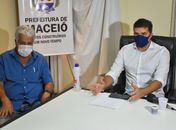 Nonô e prefeito Rui Palmeira durante coletiva