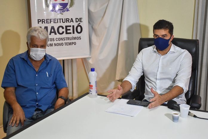 Nonô e prefeito Rui Palmeira durante coletiva