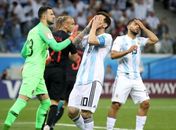 Goleiro falha feio, Croácia faz três golaços e complica a vida da Argentina