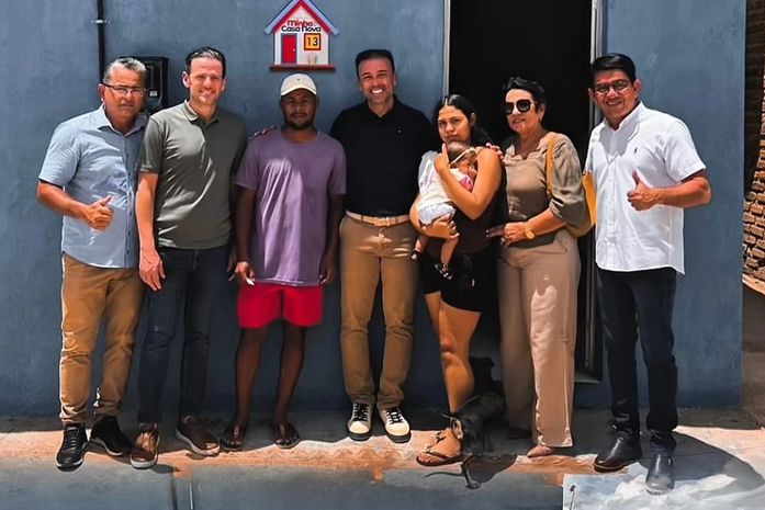Prefeito Theobaldo Cintra realiza entrega de casas populares no povoado Capelinha, em Major Izidoro