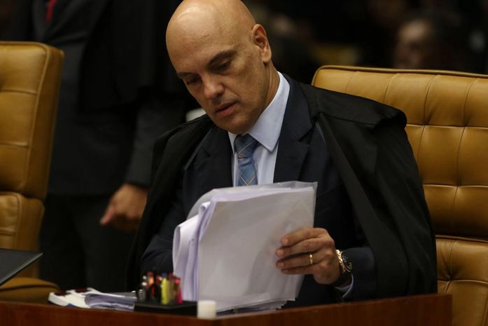 AGU pede que Moraes reconsidere decisão que impediu nomeação na PF