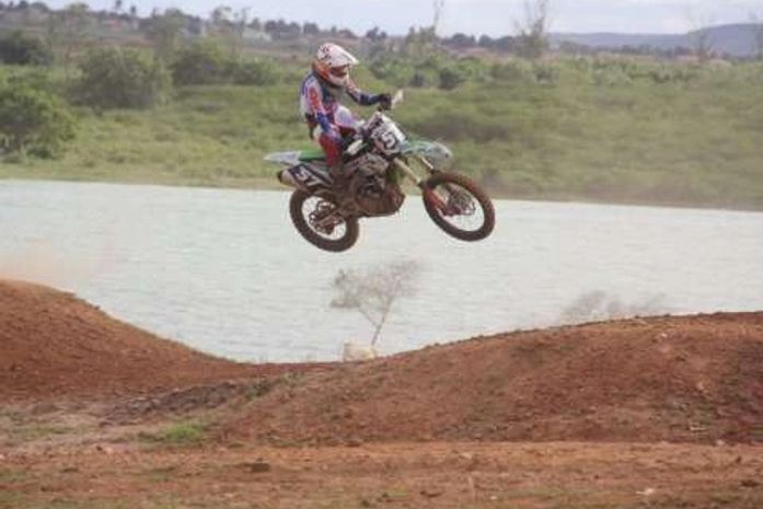 Estrutura do Viva Motocross começa a ser montada para celebração do Centenário de Arapiraca