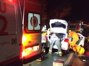 Colisão traseira entre carro e trator