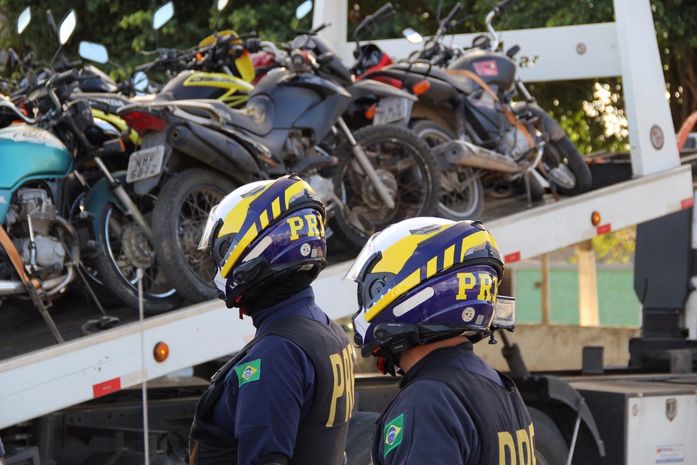 As motocicletas removidas para os pátios da PRF
