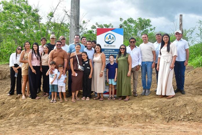 Prefeito Theobaldo Cintra inaugura passagem molhada no Sítio Riachão dos Luzias