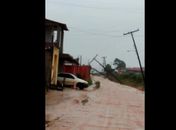 Queda de postes interdita acesso a Canafístula do Cipriano em Girau