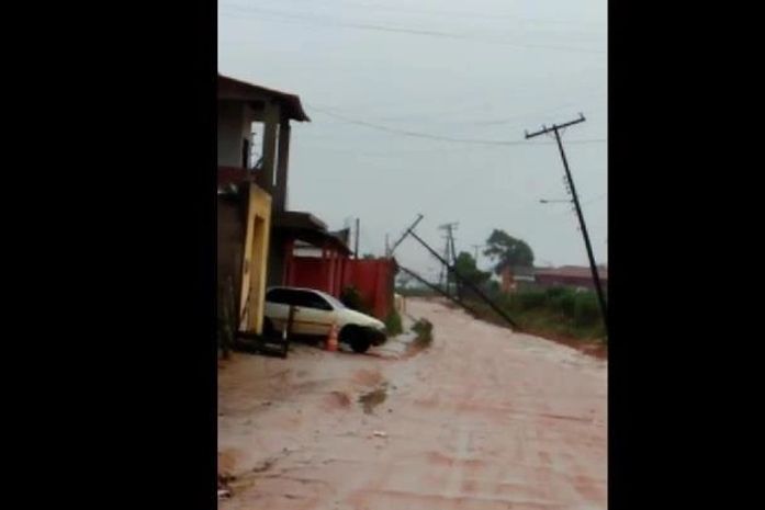 Queda de postes interdita acesso a Canafístula do Cipriano em Girau