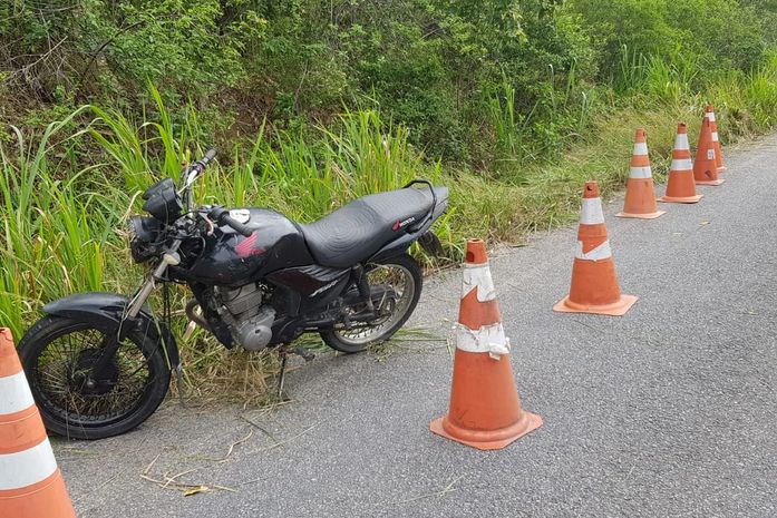 Condutor morre após motocicleta sair da pista e tombar em trecho da AL-105, em Boca da Mata