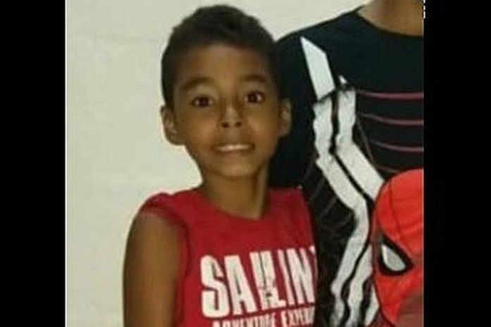 A única coisa que vi e ouvi foi só o portão batendo e ele dizendo "tchau, mamãe"- diz a mãe de Rhaniel Pedro, morto aos 10 anos.