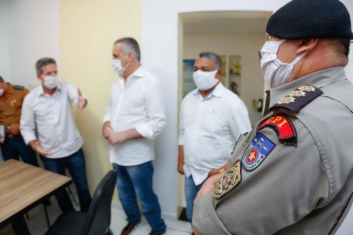 Alfredo Gaspar visita militares na Associação dos Oficiais em Maceió