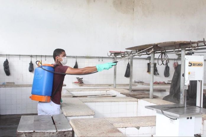 Prefeitura de Santana do Mundaú realiza pulverização em combate ao COVID-19