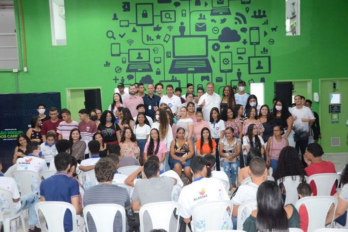 Mais de 180 estudantes de São Miguel dos Campos recebem certificados de cursos profissionalizantes