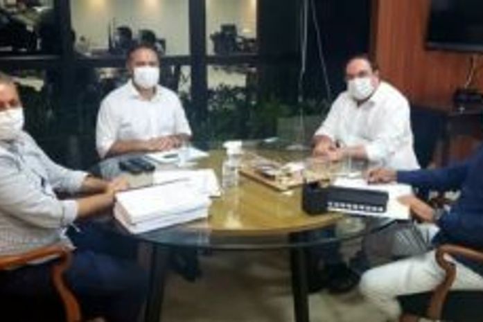 Prefeito Luciano e governador Renan Filho debatem projetos de Infraestrutura, Transporte e Saúde para Arapiraca