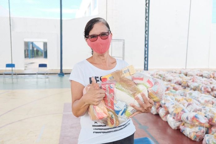 Distribuição de cestas para famílias do Cadúnico segue nesta sexta-feira
