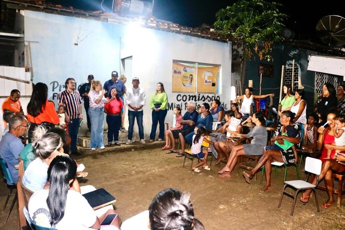 Prefeito Júlio Cezar se reúne com moradores do Brivaldo Medeiros e Antônio Ribeiro e apresenta melhorias para a comunidade
