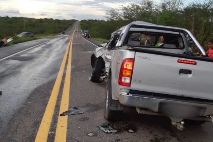 Colisão envolveu dois carros na BR-316