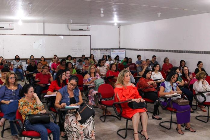 Educação promove formação sobre sistema de presença escolar do programa Bolsa Família