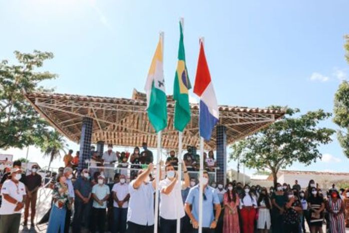 Cacimbinhas festeja Emancipação Política com entregas e assinatura de convênio