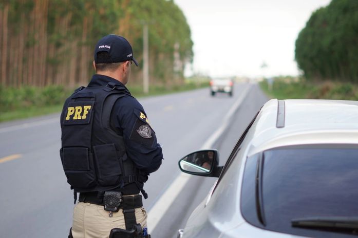 PRF fiscaliza 1.106 veículos e registra 4 mortes em Operação Ano Novo em Alagoas