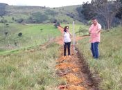 Rita Tenório e Lucas Coimbra acompanhando o início da construção do cemitério projetado pelos rondonistas