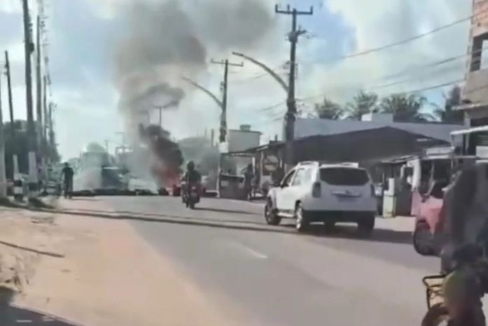 Moradores de Marechal Deodoro bloqueiam rodovia em protesto contra falta de água