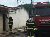 Criança é resgatada por vizinhos após princípio de incêndio em residência