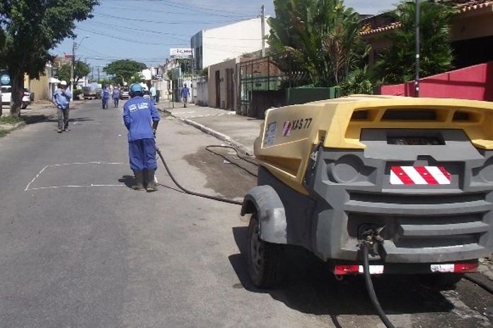 Obras da Casal interrompe trânsito na Pajuçara