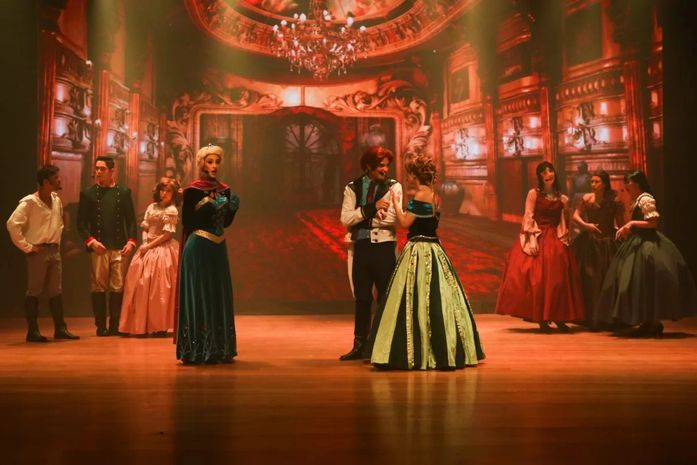 Espetáculo traz a magia da animação Frozen aos palcos do Teatro Gustavo Leite