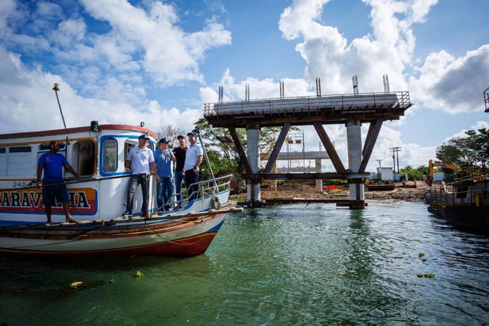 Ao lado de ministro, Paulo Dantas visita obras da ponte Penedo-Neópolis e autoriza construção de creches Cria