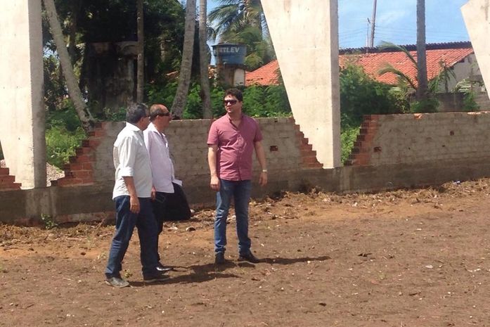 Prefeito Henrique Madeira visita obras em andamento em Maragogi