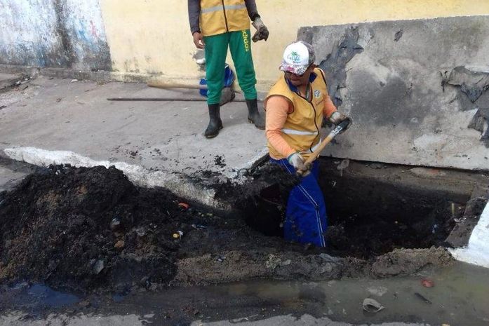 Prefeitura de Arapiraca intensifica trabalhos de limpeza de galerias em toda cidade