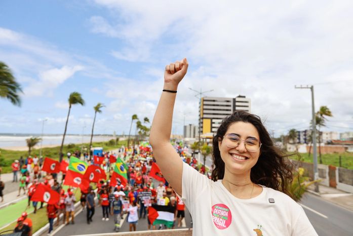 Teca Nelma chama população às ruas contra a anistia e a PEC da Blindagem em Maceió