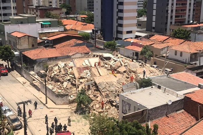 Prédio de sete andades desaba no Dionísio Torres