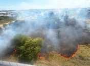 Bombeiros apagam incêndio de grandes proporções na Avenida Menino Marcelo