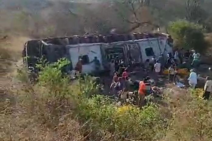 Grave acidente com ônibus de romeiros deixa 15 mortos em São José da Tapera, confirma Governo de AL