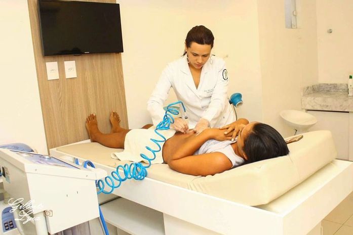 Michele atende cliente em Arapiraca