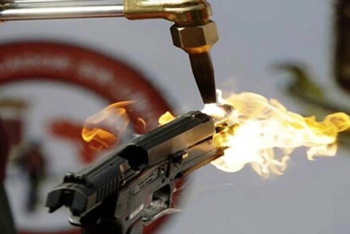 Senador quer a inutilização de todas as armas de colecionadores: um projeto imbecil!