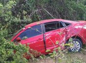 Mulher perde o controle de veículo e invade cerca na rodovia AL 130