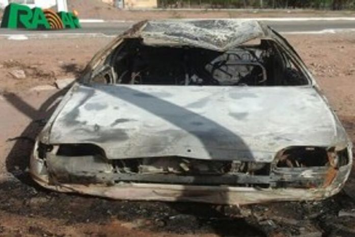 Polícia encontra veículo incendiado no interior