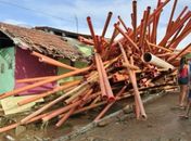Resevatório rompe e destrói casas em Olho D'Água das Flores